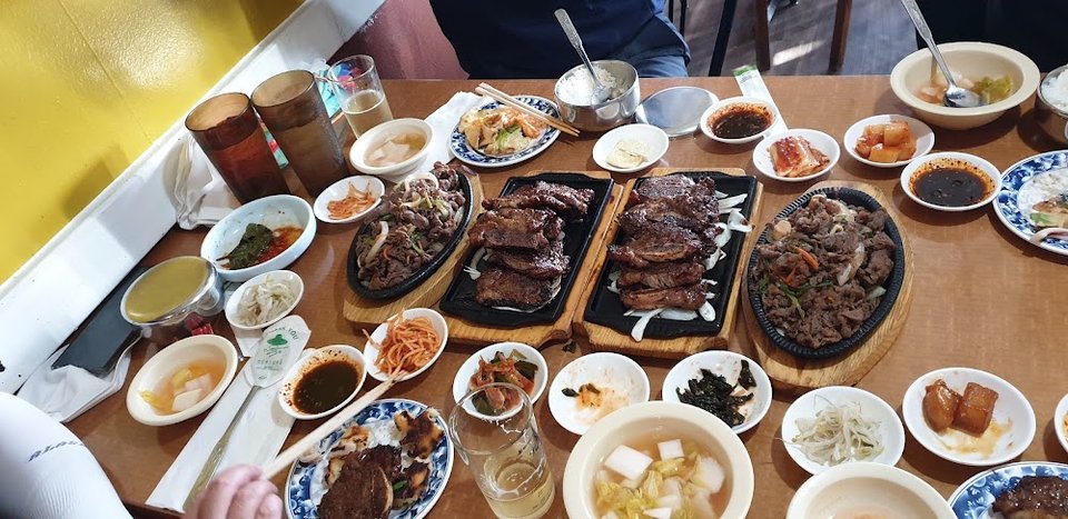 Korean restaurant menu with lunch specials.